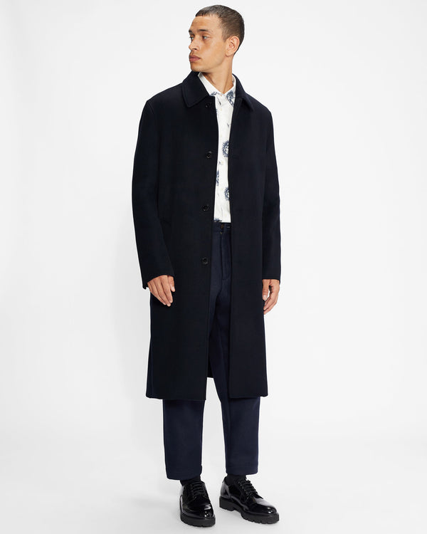 POWPOW-Outerwear-Hit the gas with the POWPOW car coat. Made from a warm wool blend, this timeless style is designed with a classic collar and front single button closure. We love the versatility of this coat – team with a suit for a day at the office, or chinos and a weekend shirt for your days off. Classic car coat Made from wool blend Classic collar Single button closure Buttoned cuffs Ted Baker branded Our model is 6'2" / 1.87m and wears a Ted size M- Ted Baker Romania